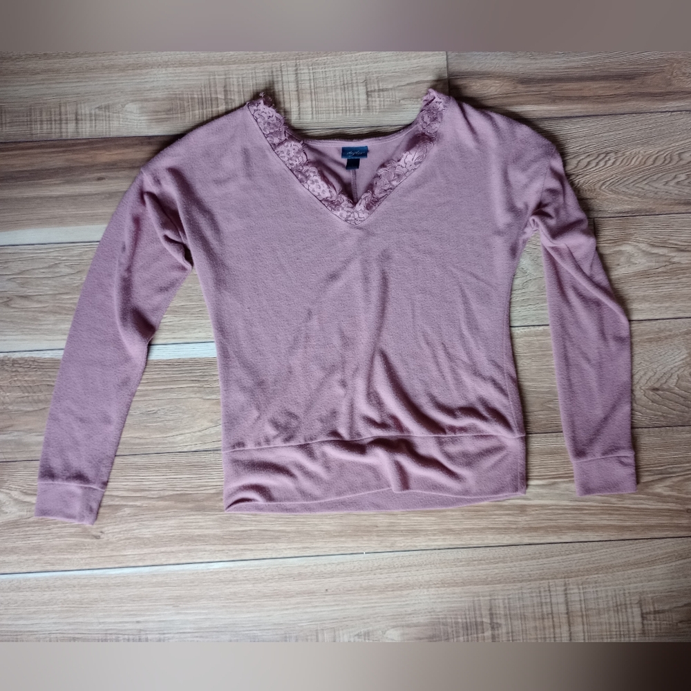 Daytrip Mauve Pink lightweight V neck Sweater.